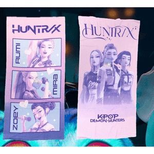 TOALLA PLAYA MICROFIBRA KPOP DEMON HUNTERS 140X70